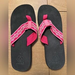 Reef Women's Black and Pink Sandals